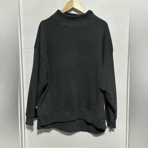 Aerie: Women’s Long Sleeve Top (ptp approx 26in) -Size Medium